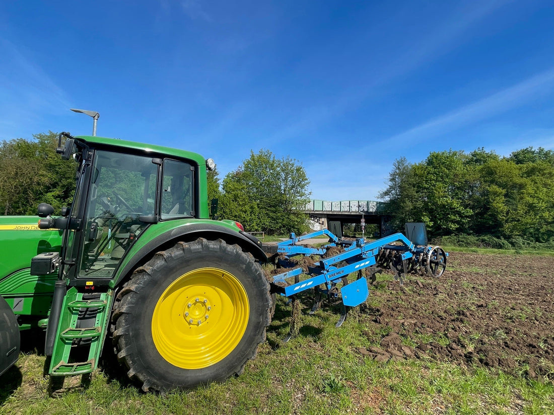 🚜 Volle Kraft voraus: Wir bereiten das Buffet für unsere Bienen vor!